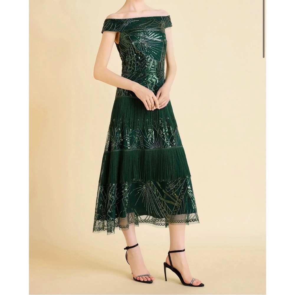 Geometric Embroidery Single Shoulder Evening Gown - Picture 5 of 8